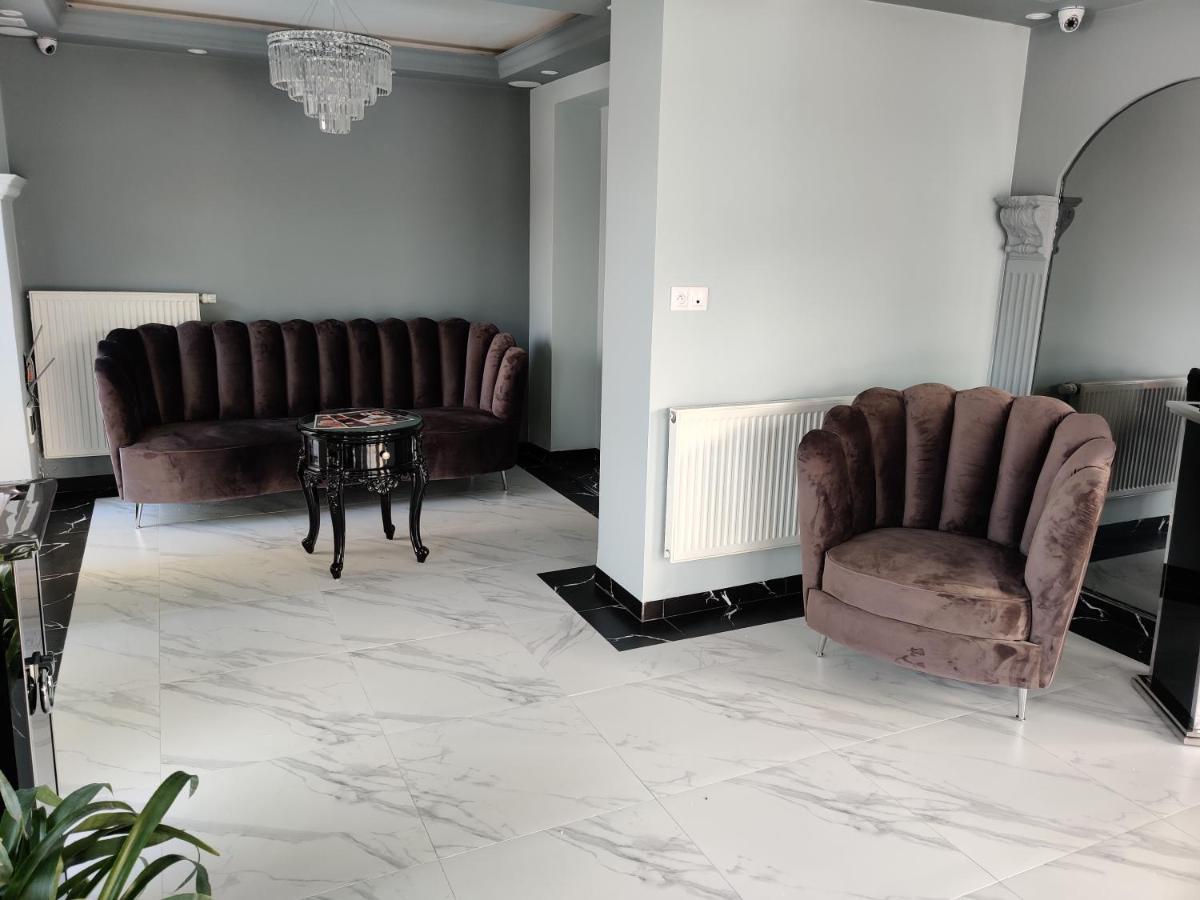 Aparthotel Belweder Porosły Exteriér fotografie
