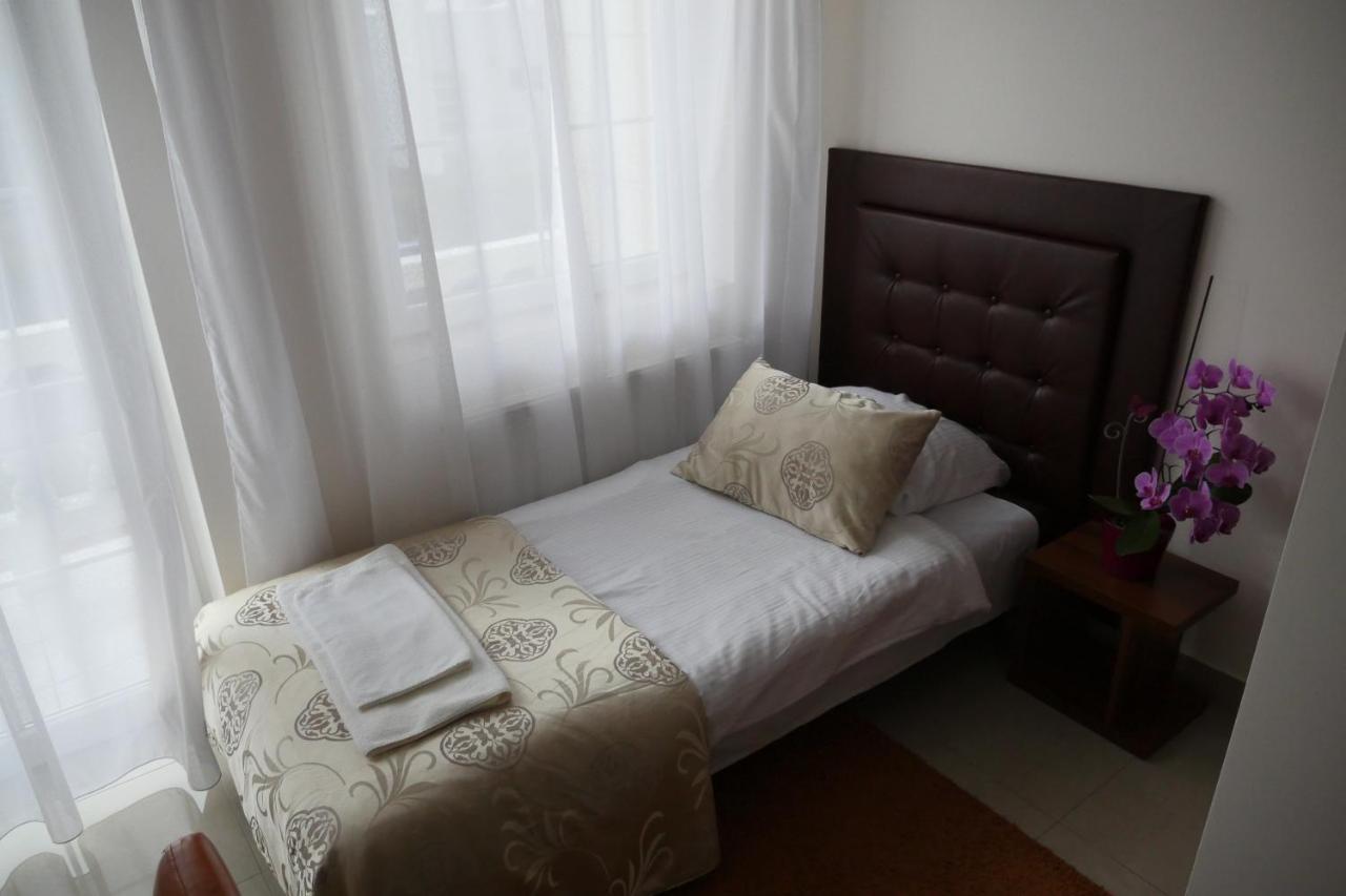 Aparthotel Belweder Porosły Exteriér fotografie