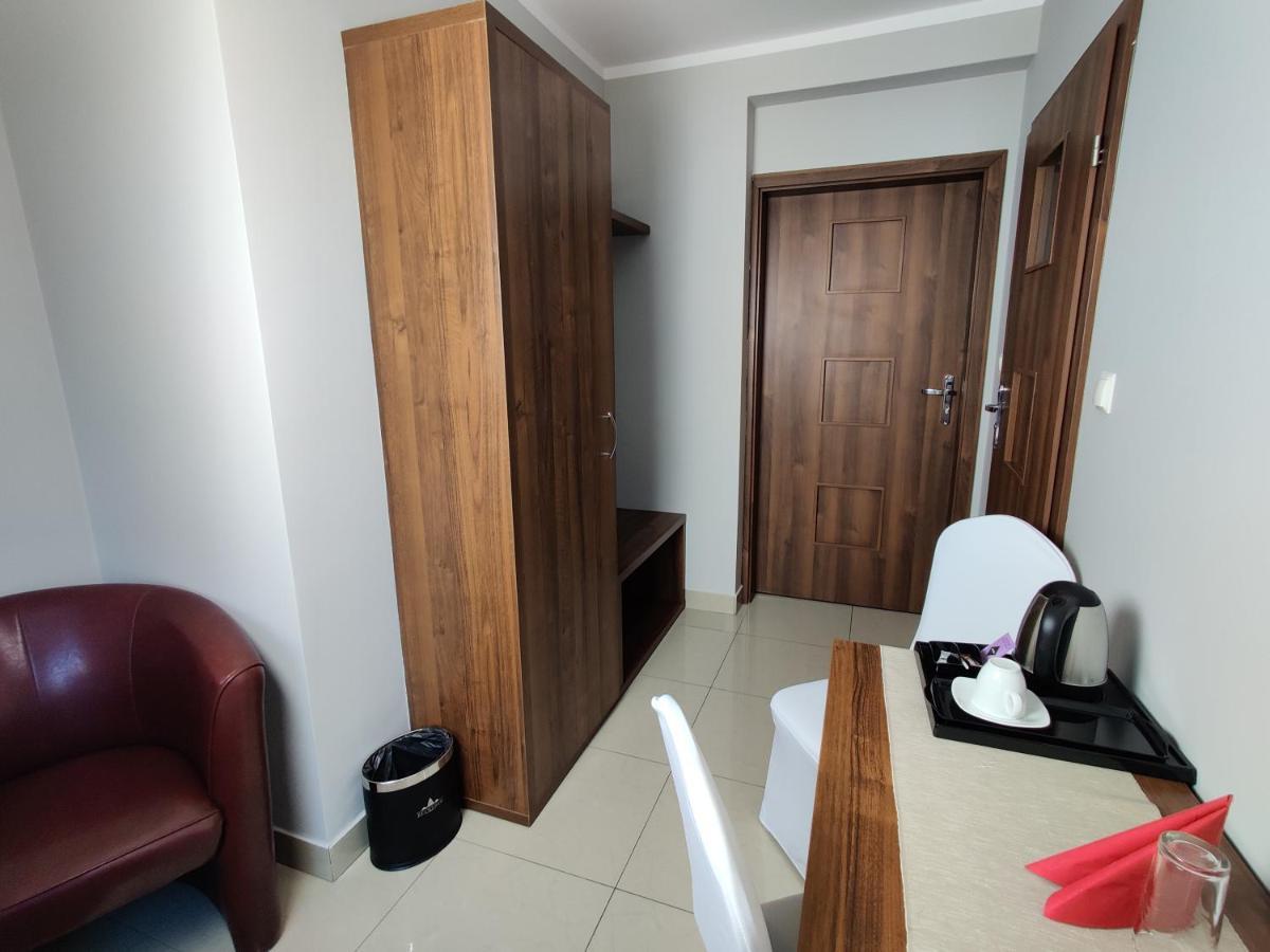 Aparthotel Belweder Porosły Exteriér fotografie