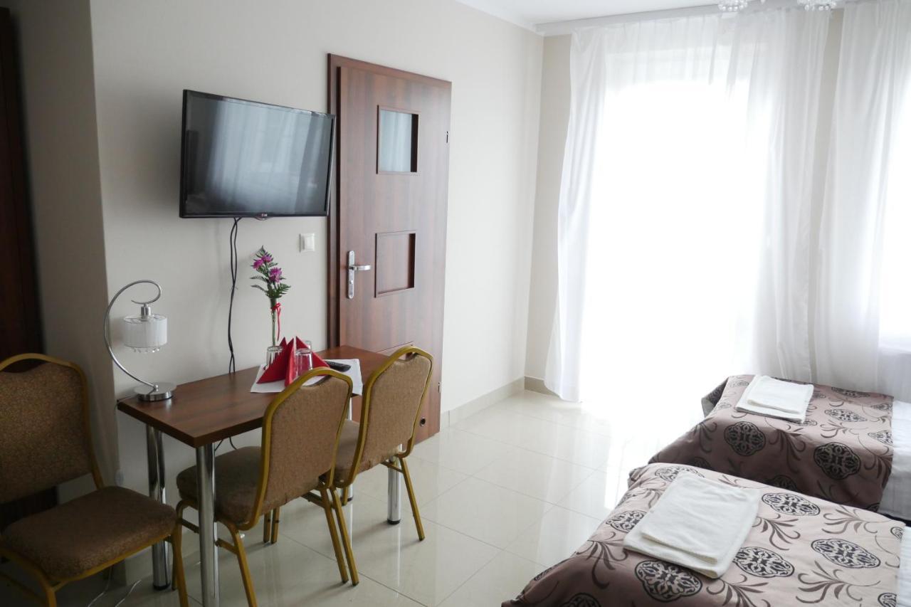 Aparthotel Belweder Porosły Exteriér fotografie