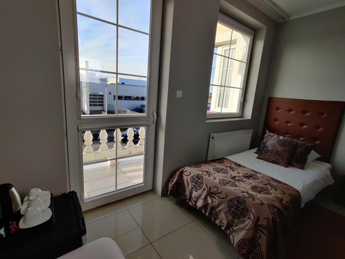 Aparthotel Belweder Porosły Exteriér fotografie