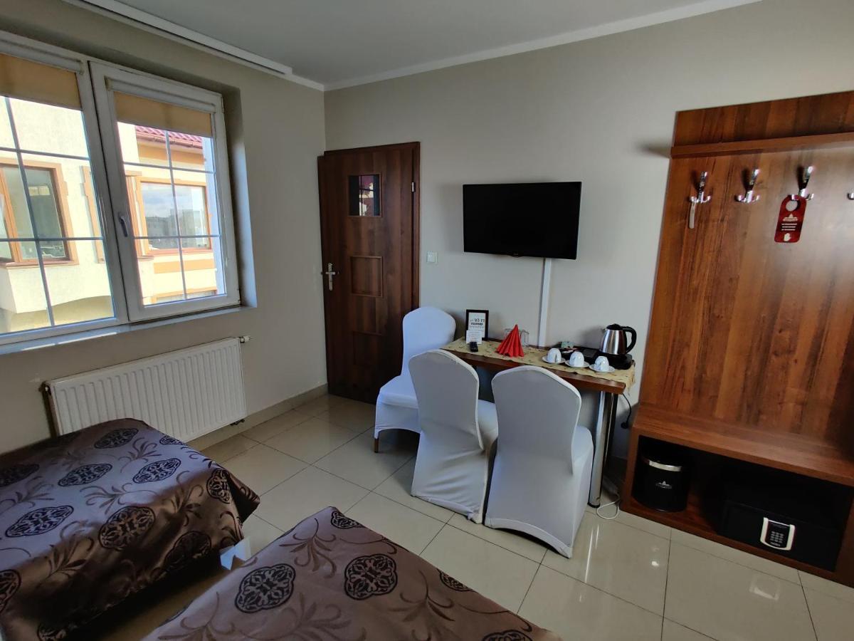Aparthotel Belweder Porosły Exteriér fotografie