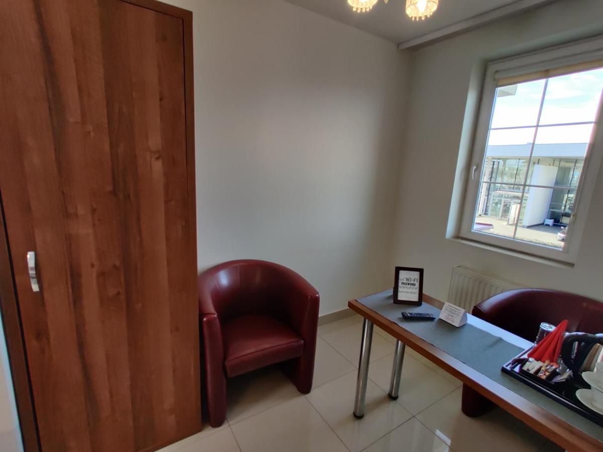 Aparthotel Belweder Porosły Exteriér fotografie