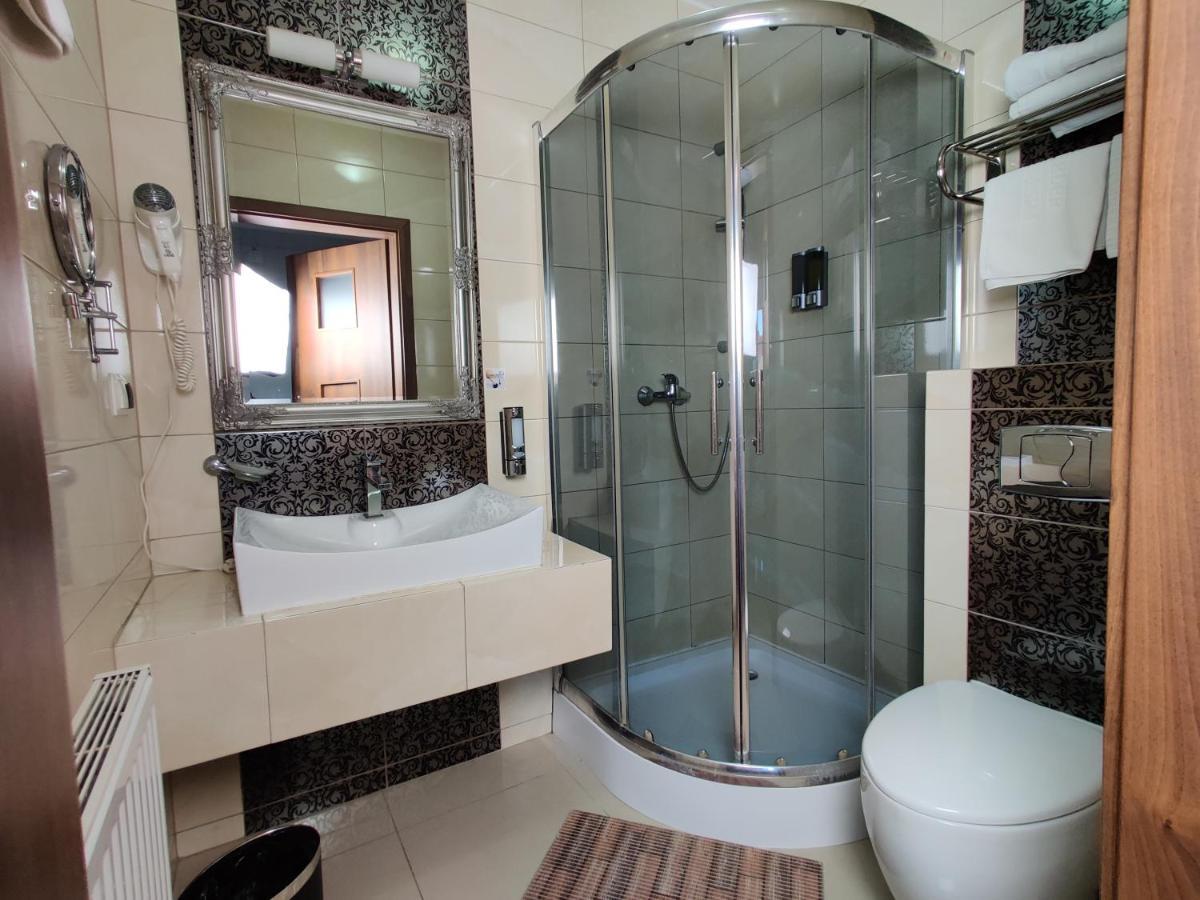 Aparthotel Belweder Porosły Exteriér fotografie