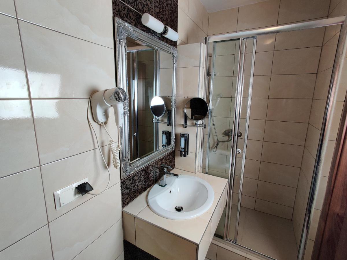 Aparthotel Belweder Porosły Exteriér fotografie