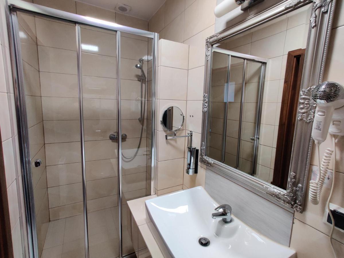 Aparthotel Belweder Porosły Exteriér fotografie