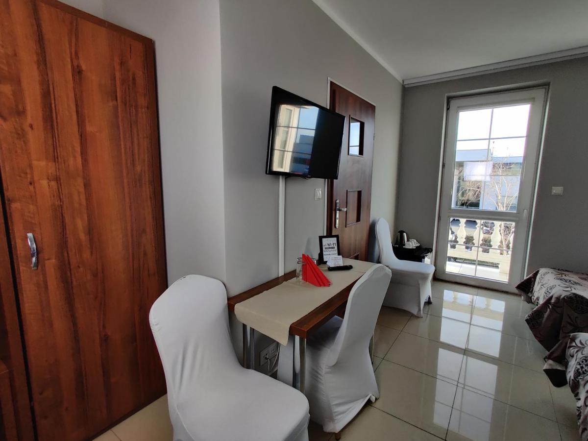 Aparthotel Belweder Porosły Exteriér fotografie