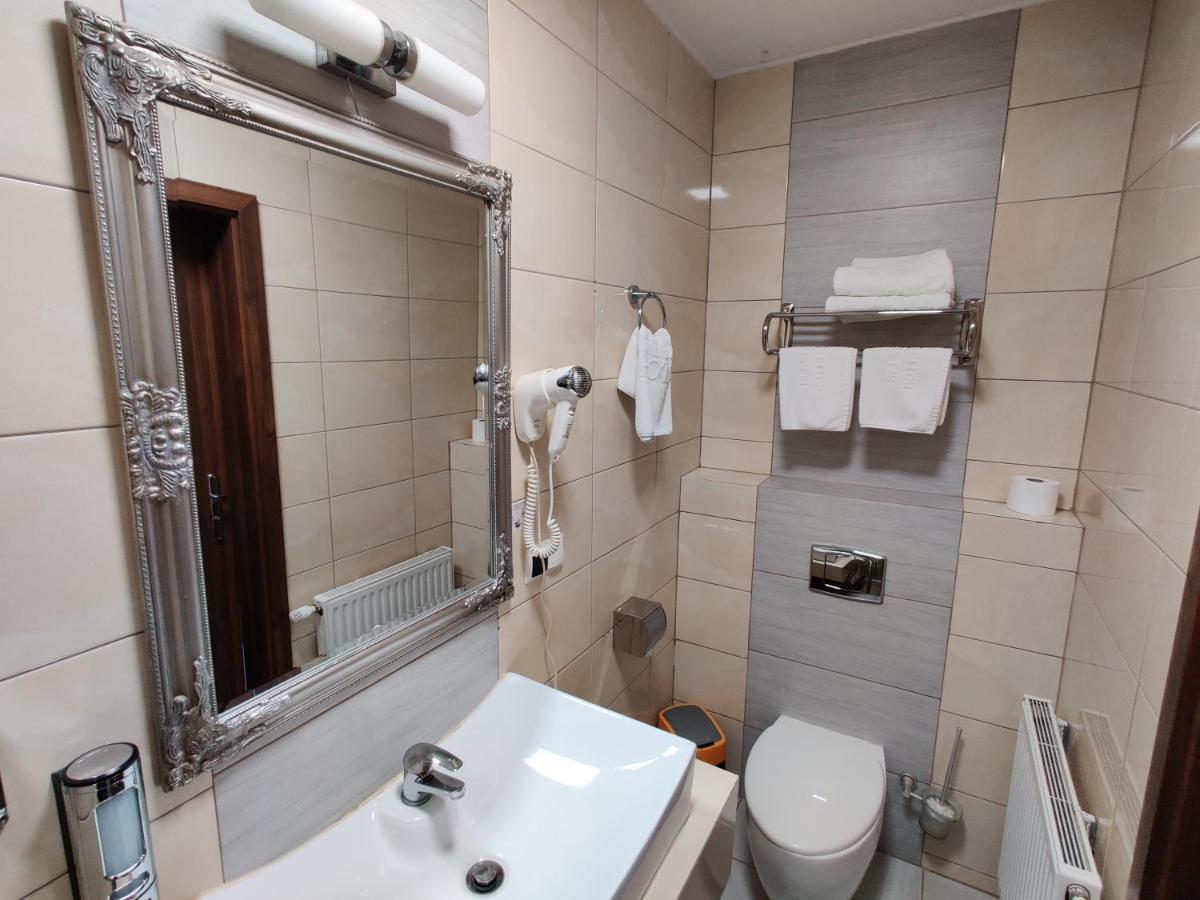 Aparthotel Belweder Porosły Exteriér fotografie