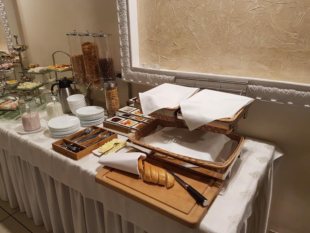 Aparthotel Belweder Porosły Exteriér fotografie
