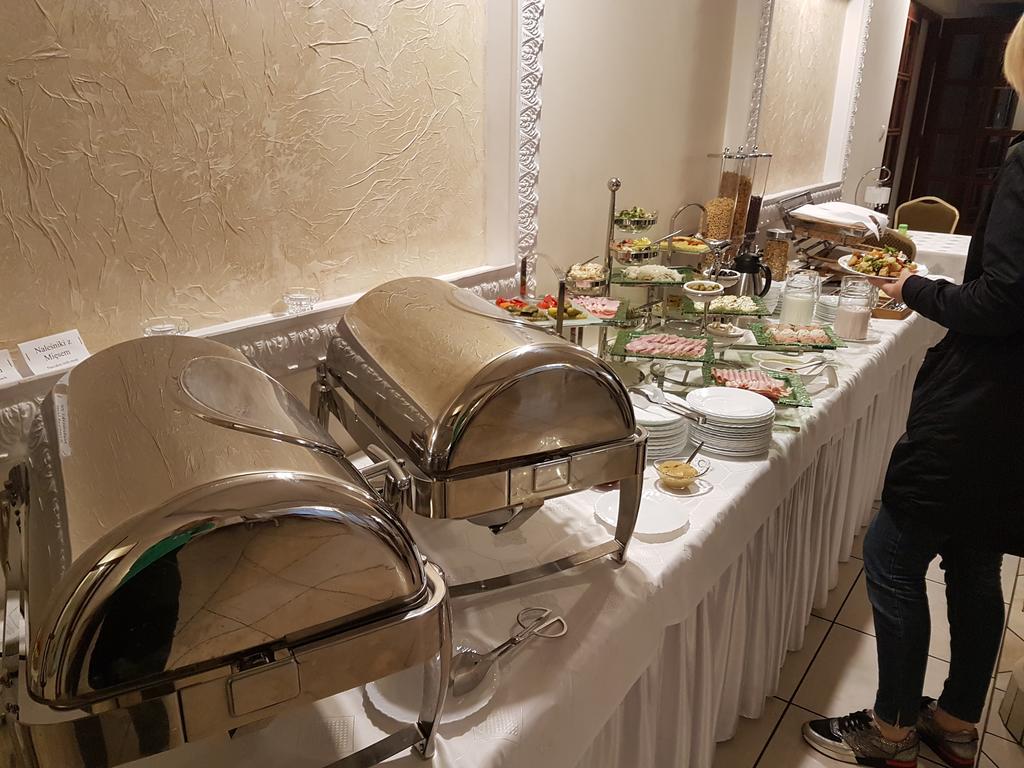 Aparthotel Belweder Porosły Exteriér fotografie